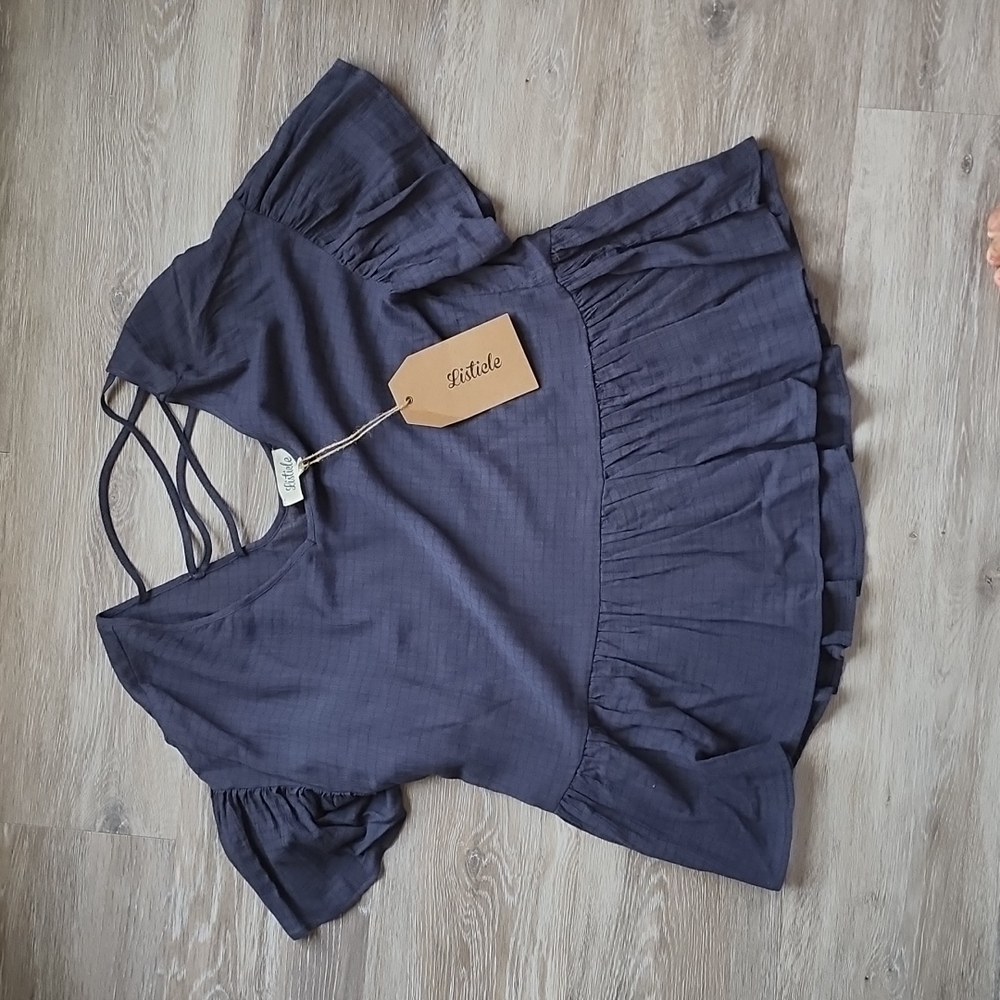 Listicle Navy Top